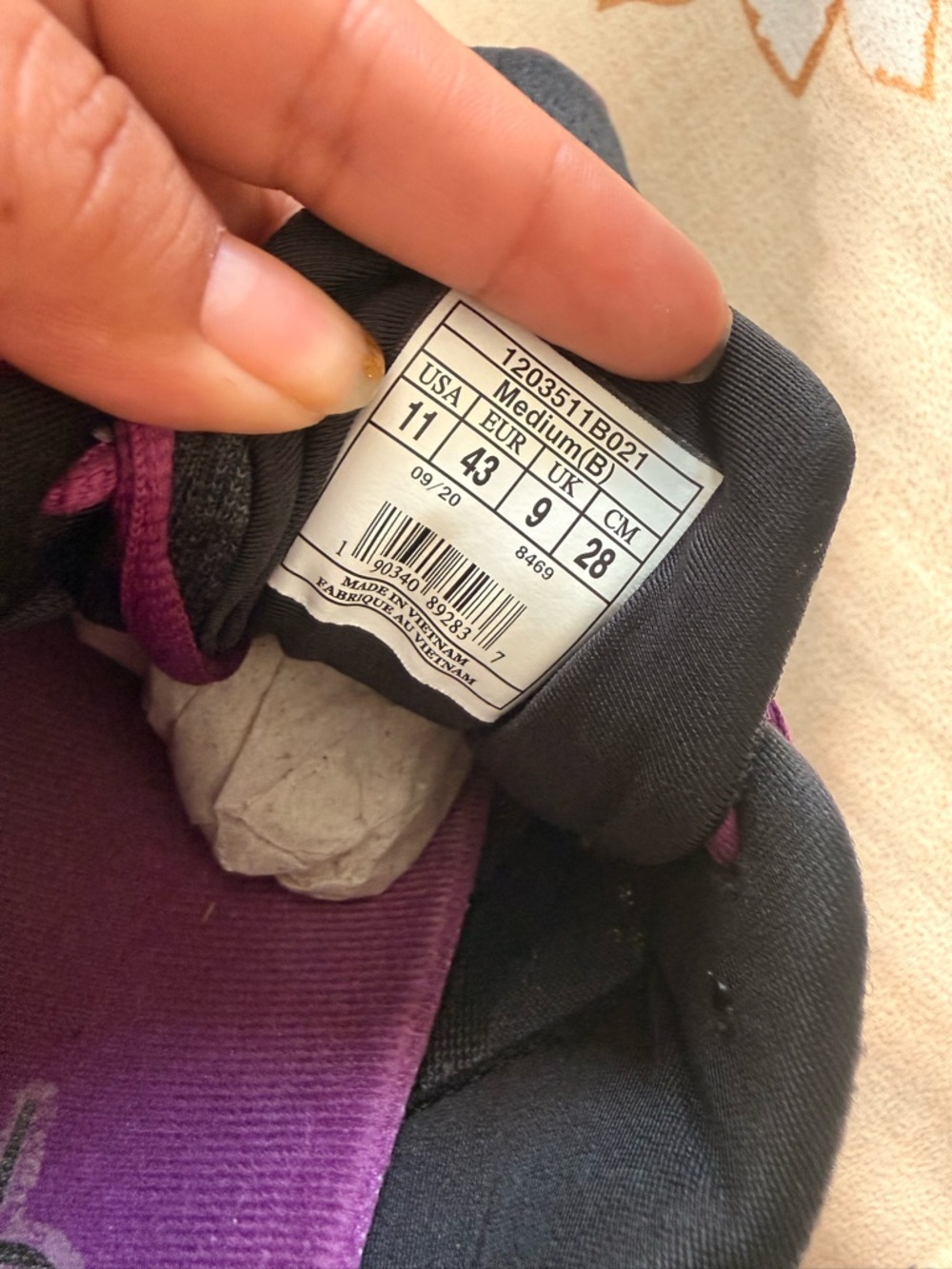Brooks Women's Black and Pink/ Magenta Running Shoes - Picture 14 of 16